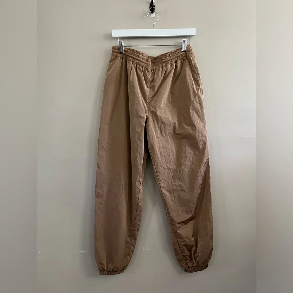 Good American GA-CLEAR Shine Boyfriend Pant Brown Tan - Swishy Track Pant‎